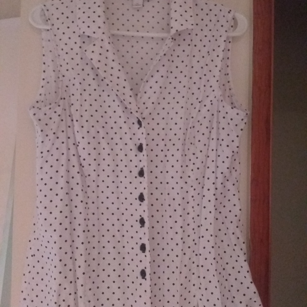 Dressbarn sleeveless blouce
